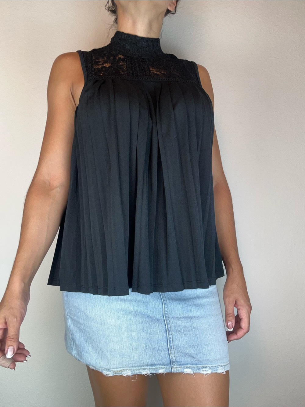 FINAL SALE Cable & Gauge Black Pleated Lace Mock Neck Sleeveless Top Size S NEW